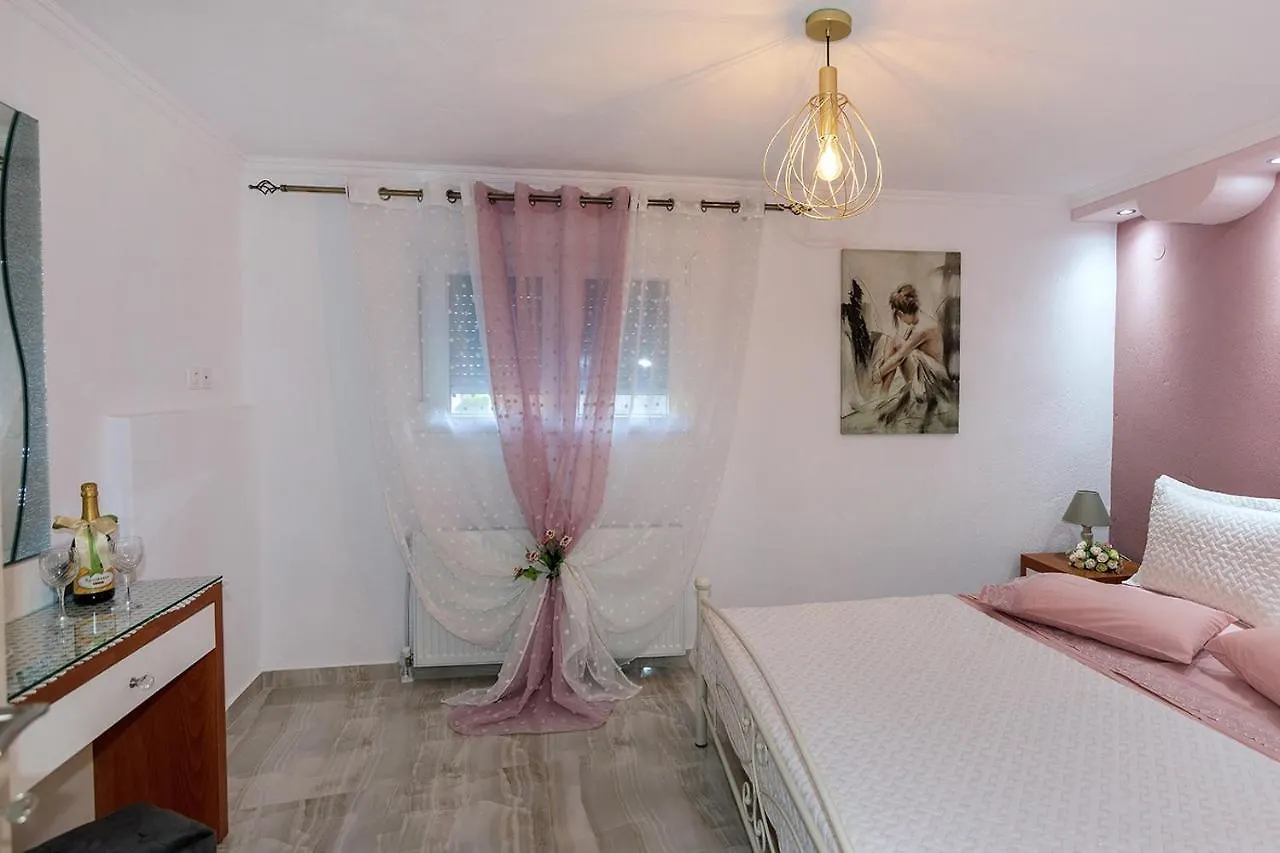 Rentinis Apartments Nikiti