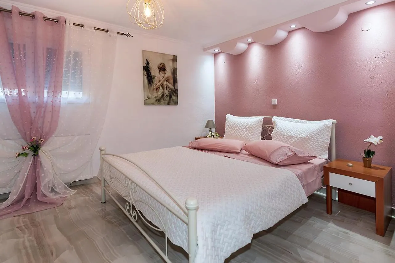 Rentinis Apartments Nikiti  0*, Nikiti (Sithonia)